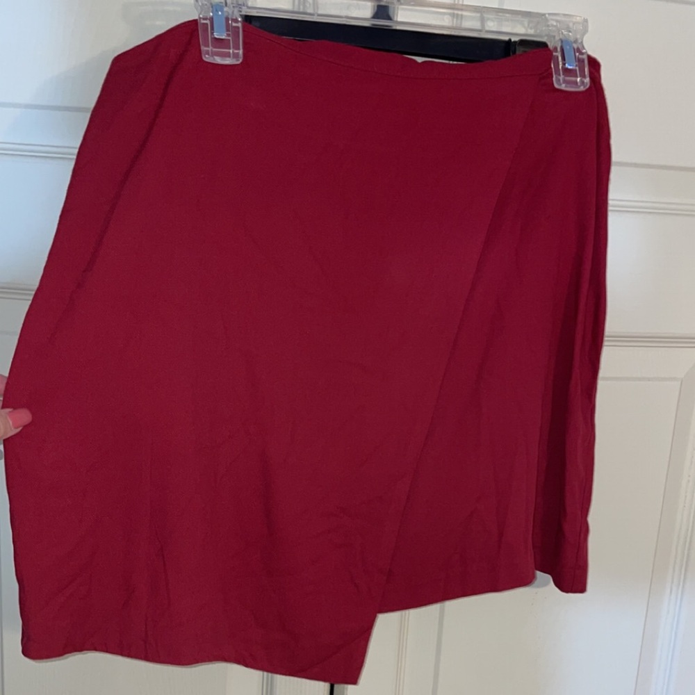 Maroon Envelope Pleated Skirt